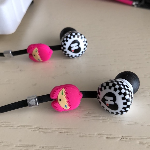 MONSTER Harajuku Lovers Earbuds - Picture 3 of 12